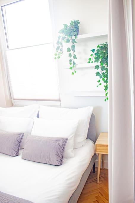 With Balcony And Views, Old Town, Metro Apartment Warschau