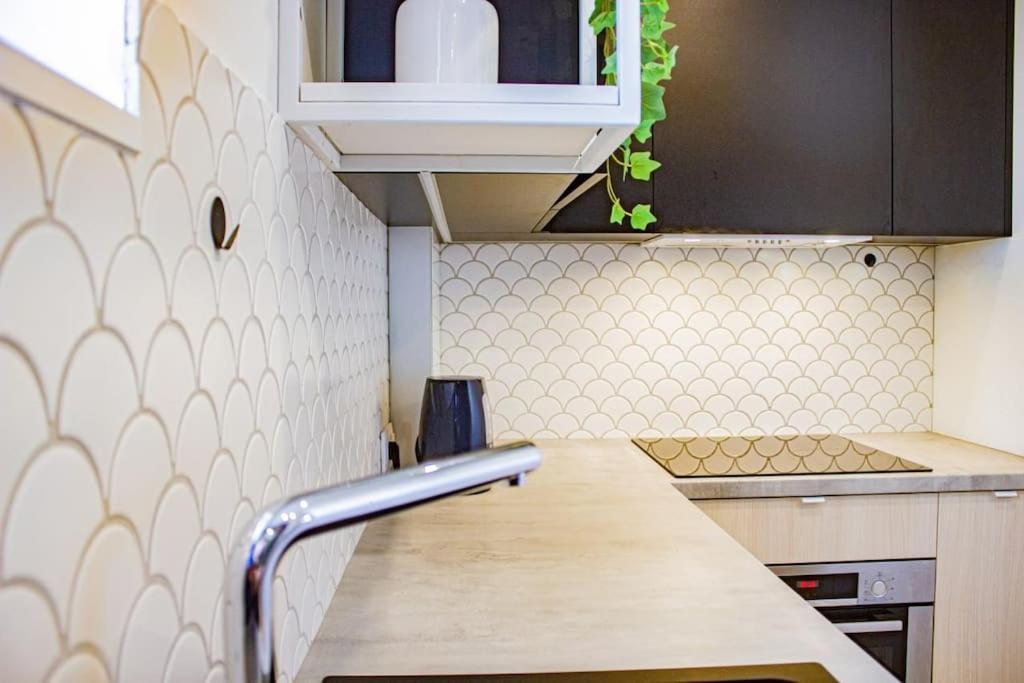 Апартаменти With Balcony And Views, Old Town, Metro *