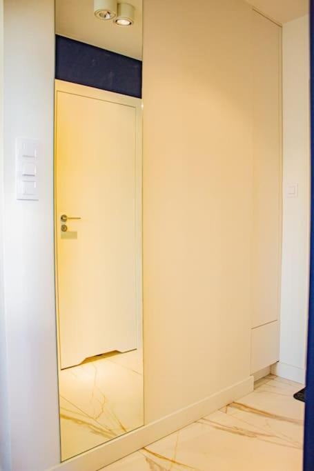 Apartment With Balcony And Views, Old Town, Metro Warschau