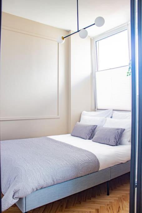 Апартаменти With Balcony And Views, Old Town, Metro