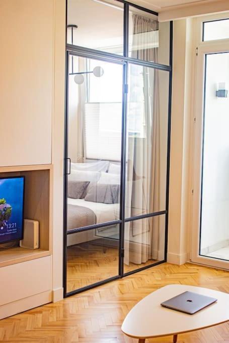 Apartment With Balcony And Views, Old Town, Metro Warschau