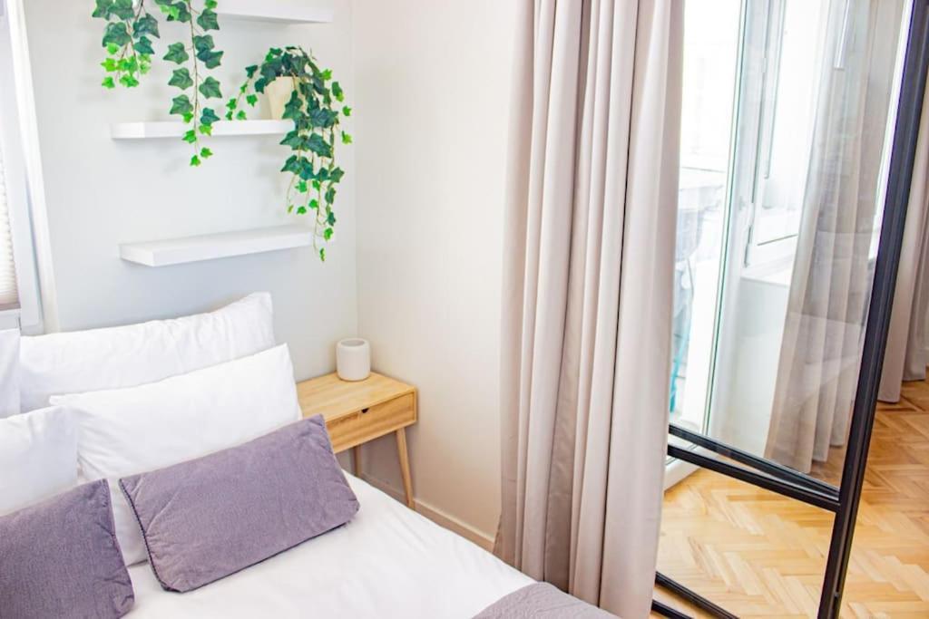 Apartment With Balcony And Views, Old Town, Metro Warschau